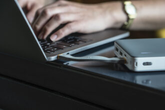 xb303 macbook 01
