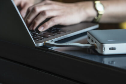 xb303 macbook 01