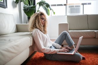 praca, home office, praca zdalna, bran?a IT, online