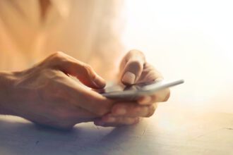 smartfon, komunikacja, sprzeda?, e-commerce, telefon, PGE, W?sik