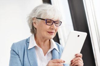 Senior, dzie? babci i dziadka, technologia