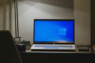 Windows 10, Microsoft