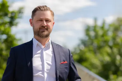 Piotr morko Newline